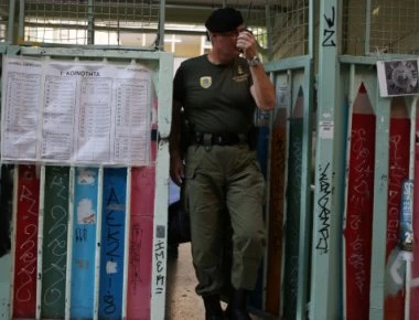 Ενοχλημένη η ηγεσία της ΕΛ.ΑΣ. για την κλοπή της κάλπης στα Εξάρχεια - Είχαν δοθεί οδηγίες για πιθανή αρπαγή
